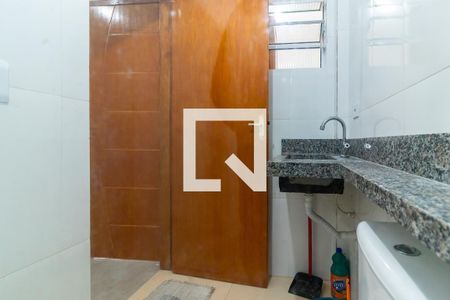 Banheiro de apartamento para alugar com 1 quarto, 28m² em Jardim Helena, São Paulo