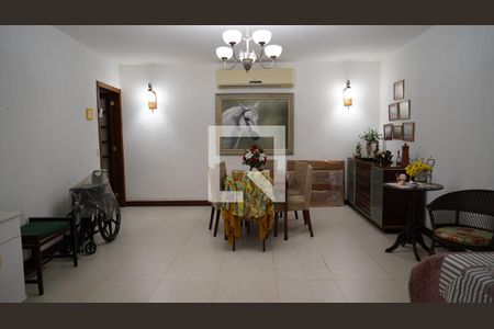 Sala de casa para alugar com 7 quartos, 614m² em Jacarepaguá, Rio de Janeiro