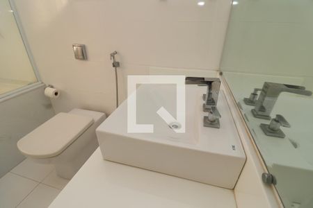 Banheiro da Suíte 1 de apartamento à venda com 4 quartos, 310m² em Jardim Guanabara, Rio de Janeiro