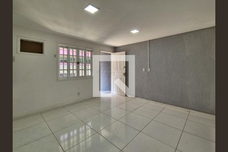 Sala de casa para alugar com 2 quartos, 50m² em Vargem Grande, Rio de Janeiro