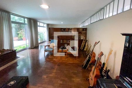 Sala de casa à venda com 3 quartos, 369m² em Jardim Europa, São Paulo