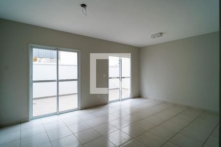 Sala de casa de condomínio para alugar com 3 quartos, 136m² em Jardim Pagliato, Sorocaba