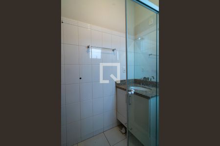 Banheiro da Suíte de casa de condomínio para alugar com 3 quartos, 136m² em Jardim Pagliato, Sorocaba