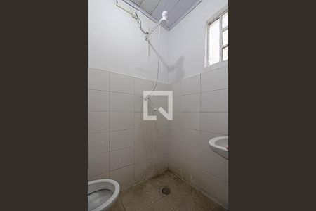 banheiro social_1 de casa para alugar com 1 quarto, 90m² em Vila Brasilina, São Paulo