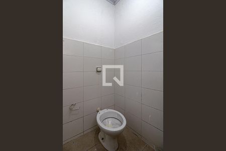 banheiro social_2 de casa para alugar com 1 quarto, 90m² em Vila Brasilina, São Paulo