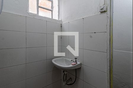 banheiro 3 de casa para alugar com 1 quarto, 90m² em Vila Brasilina, São Paulo