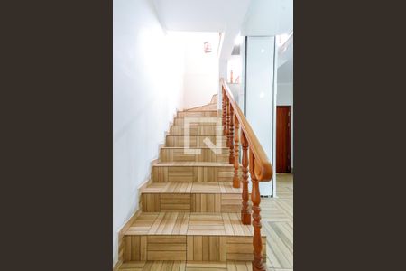 Escada Quartos de casa para alugar com 4 quartos, 250m² em Jardim Virginia Bianca, São Paulo