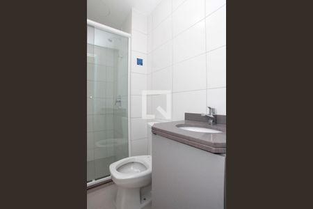 Banheiro de apartamento à venda com 1 quarto, 38m² em Santana, Porto Alegre