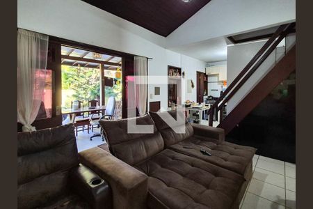 Sala  de casa de condomínio para alugar com 4 quartos, 200m² em Vargem Grande, Rio de Janeiro