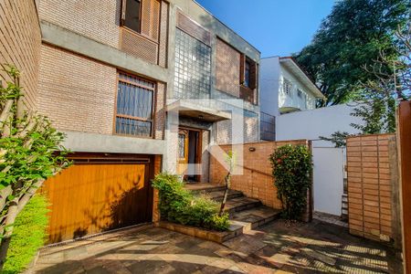 entrada garagem de casa para alugar com 5 quartos, 456m² em Jardim da Gloria, São Paulo