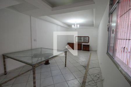 Casa para alugar com 300m², 4 quartos e 2 vagasSala