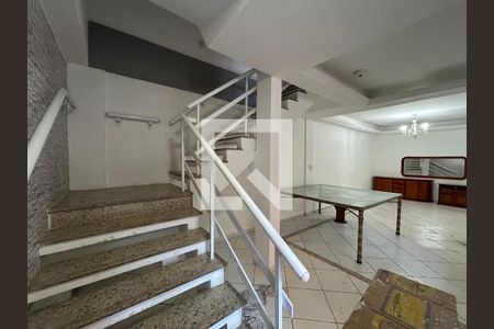 Escada de acesso 2º piso de casa para alugar com 3 quartos, 300m² em Cachambi, Rio de Janeiro