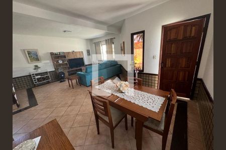 Casa à venda com 6 quartos, 240m² em Maravista, Niterói