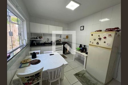 Casa à venda com 6 quartos, 240m² em Maravista, Niterói