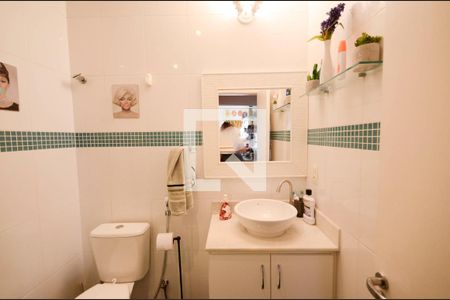 Casa à venda com 120m², 2 quartos e sem vaga Casa à venda com 120m², 2 quartos e sem vagaBanheiro Social