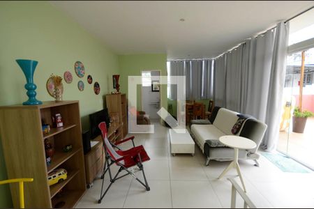 Casa à venda com 120m², 2 quartos e sem vaga Casa à venda com 120m², 2 quartos e sem vagaTerraço