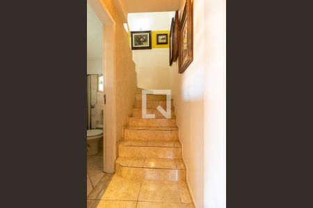Escada de casa para alugar com 3 quartos, 110m² em Centro, São José dos Pinhais