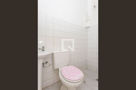Banheiro de casa para alugar com 2 quartos, 56m² em Vila das Merces, São Paulo