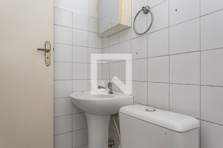 Banheiro de casa para alugar com 1 quarto, 28m² em Vila das Merces, São Paulo