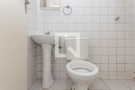 Banheiro de casa para alugar com 1 quarto, 28m² em Vila das Merces, São Paulo
