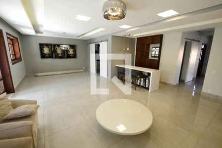 Casa de condomínio à venda com 394m², 4 quartos e 4 vagasSala 1