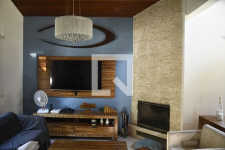 Sala de casa de condomínio para alugar com 3 quartos, 170m² em Pitas, Cotia