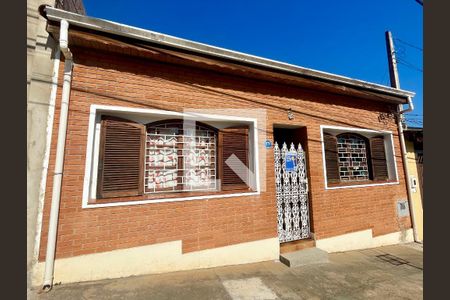 Casa à venda com 119m², 3 quartos e 2 vagas Casa à venda com 119m², 3 quartos e 2 vagasFachada