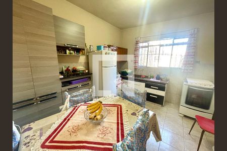 Casa à venda com 119m², 3 quartos e 2 vagas Casa à venda com 119m², 3 quartos e 2 vagasCozinha