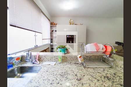 Casa à venda com 3 quartos, 152m² em Santa Efigênia, Belo Horizonte