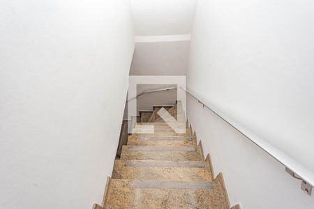 Escada de casa para alugar com 3 quartos, 120m² em Vila Caraguata, São Paulo