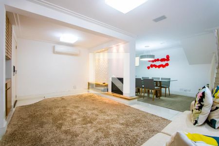 Sala de TV de casa de condomínio à venda com 3 quartos, 200m² em Vila Alice, Santo André
