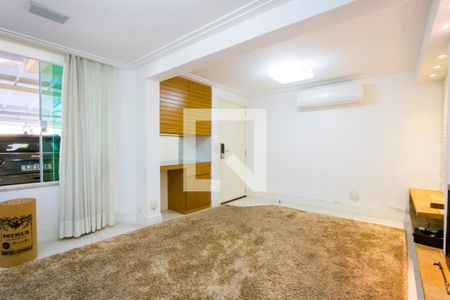 Sala de TV de casa de condomínio para alugar com 3 quartos, 200m² em Vila Alice, Santo André