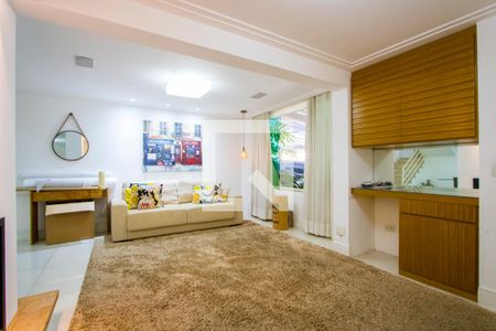 Sala de TV de casa de condomínio à venda com 3 quartos, 200m² em Vila Alice, Santo André