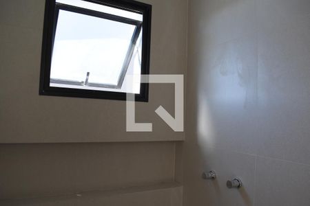 Banheiro Suíte de casa de condomínio para alugar com 3 quartos, 145m² em Boa Vista, Curitiba