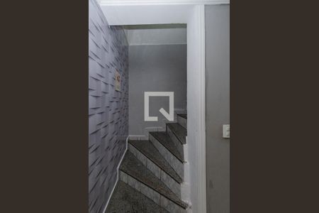 Escada de casa para alugar com 2 quartos, 120m² em Cinquentenário, Belo Horizonte