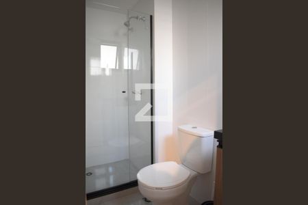 Banheiro de apartamento para alugar com 1 quarto, 24m² em Centro, Curitiba