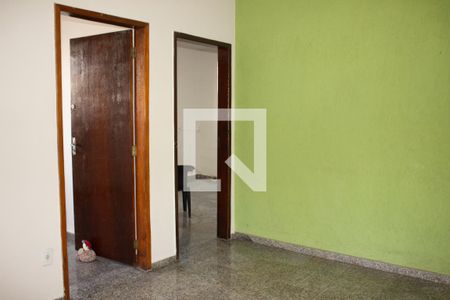 Sala de casa para alugar com 4 quartos, 125m² em Centro, Contagem