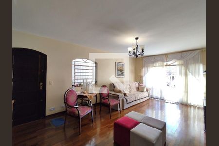 Casa à venda com 4 quartos, 204m² em Jardim das Vertentes, São Paulo