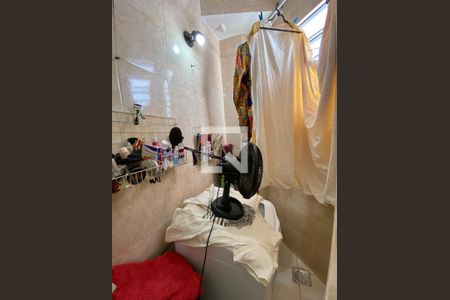 Banheiro de kitnet/studio para alugar com 1 quarto, 24m² em Botafogo, Rio de Janeiro