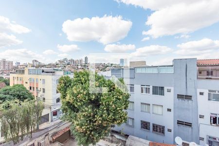 Sala vista de apartamento à venda com 3 quartos, 68m² em Monsenhor Messias, Belo Horizonte