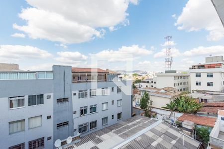 Sala vista de apartamento à venda com 3 quartos, 68m² em Monsenhor Messias, Belo Horizonte