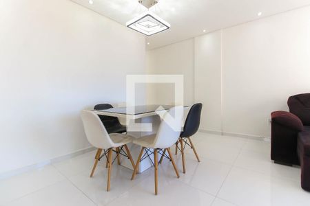 Sala de apartamento para alugar com 3 quartos, 70m² em Vila Carmosina, São Paulo