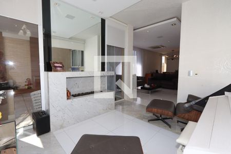 Sala da lareira de casa à venda com 3 quartos, 380m² em Chácara Mafalda, São Paulo