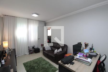 Sala de casa à venda com 3 quartos, 180m² em Planalto, Belo Horizonte