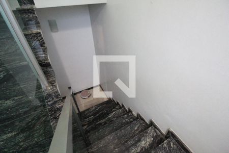 Sala de casa à venda com 3 quartos, 180m² em Planalto, Belo Horizonte