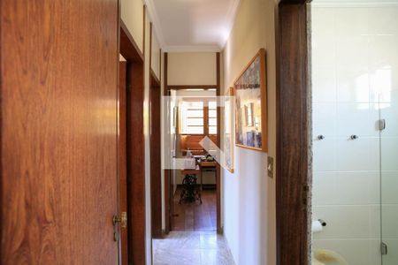 Corredor de casa à venda com 3 quartos, 168m² em Santa Tereza, Belo Horizonte