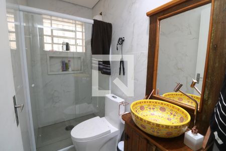 Banheiro de casa à venda com 3 quartos, 121m² em Vila Antonieta, São Paulo