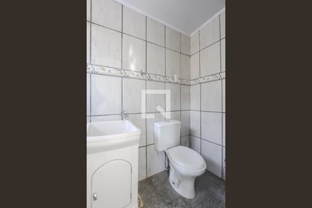 Banheiro de kitnet/studio para alugar com 1 quarto, 28m² em Jardim Dona Leopoldina, Porto Alegre