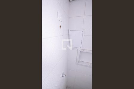 Banheiro de kitnet/studio para alugar com 1 quarto, 13m² em Aclimação, São Paulo