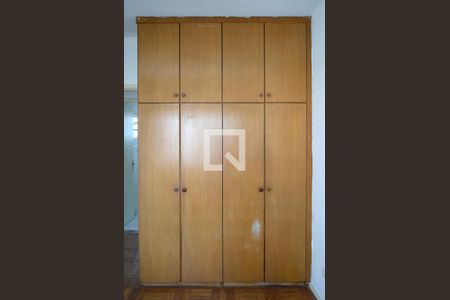 Quarto 2 - detalhe armário de apartamento para alugar com 2 quartos, 50m² em Pinheiros, São Paulo